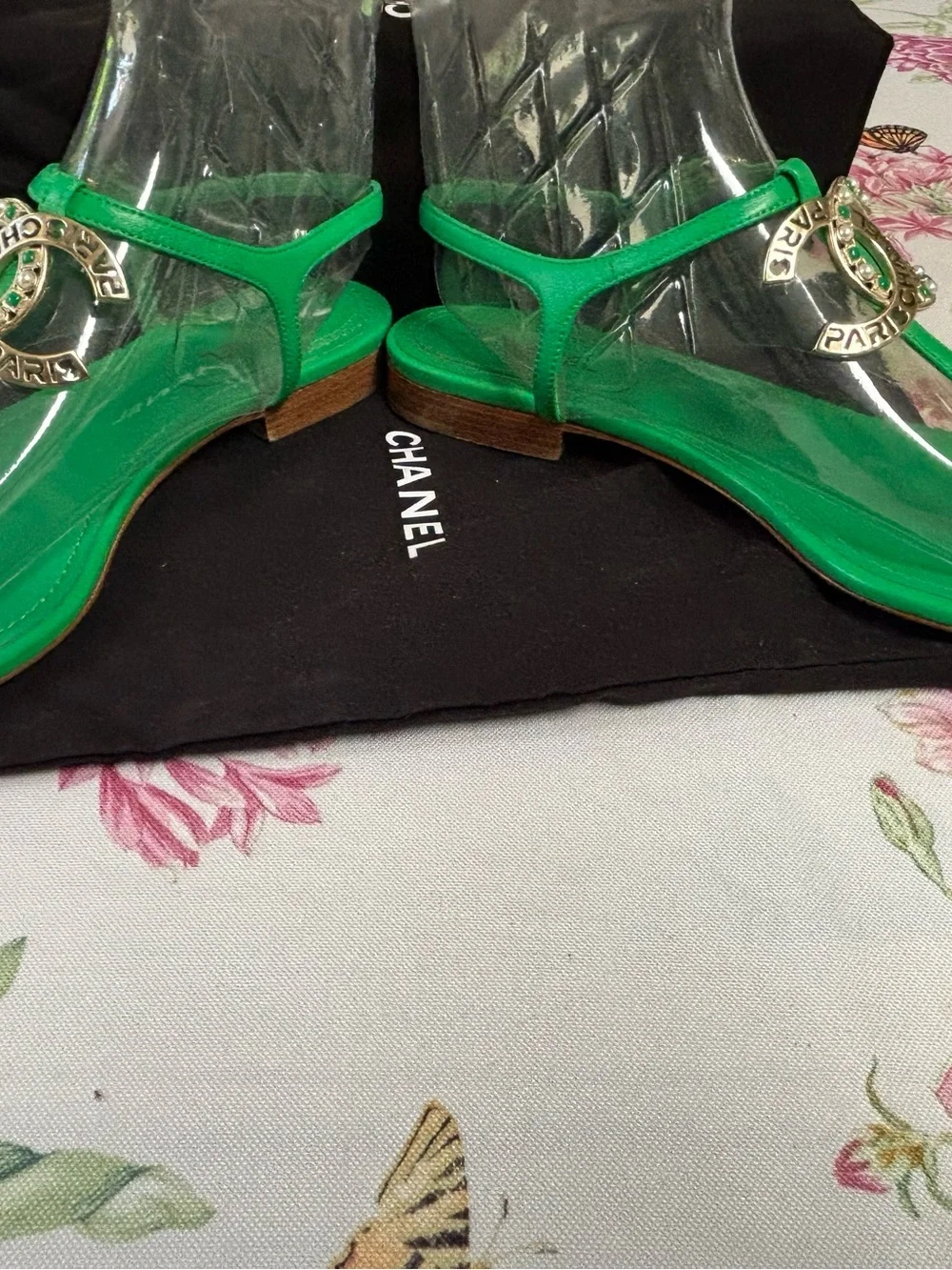 CHANEL-RARE- Green Leather T-Strap CC Sandals